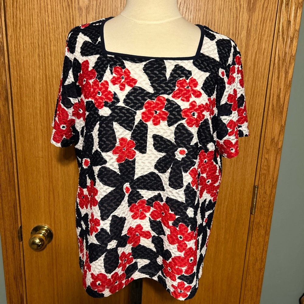 Alfred Dunner Woman’s Medium Short‎ Sleeve Square Neck Waffle Floral Design Top